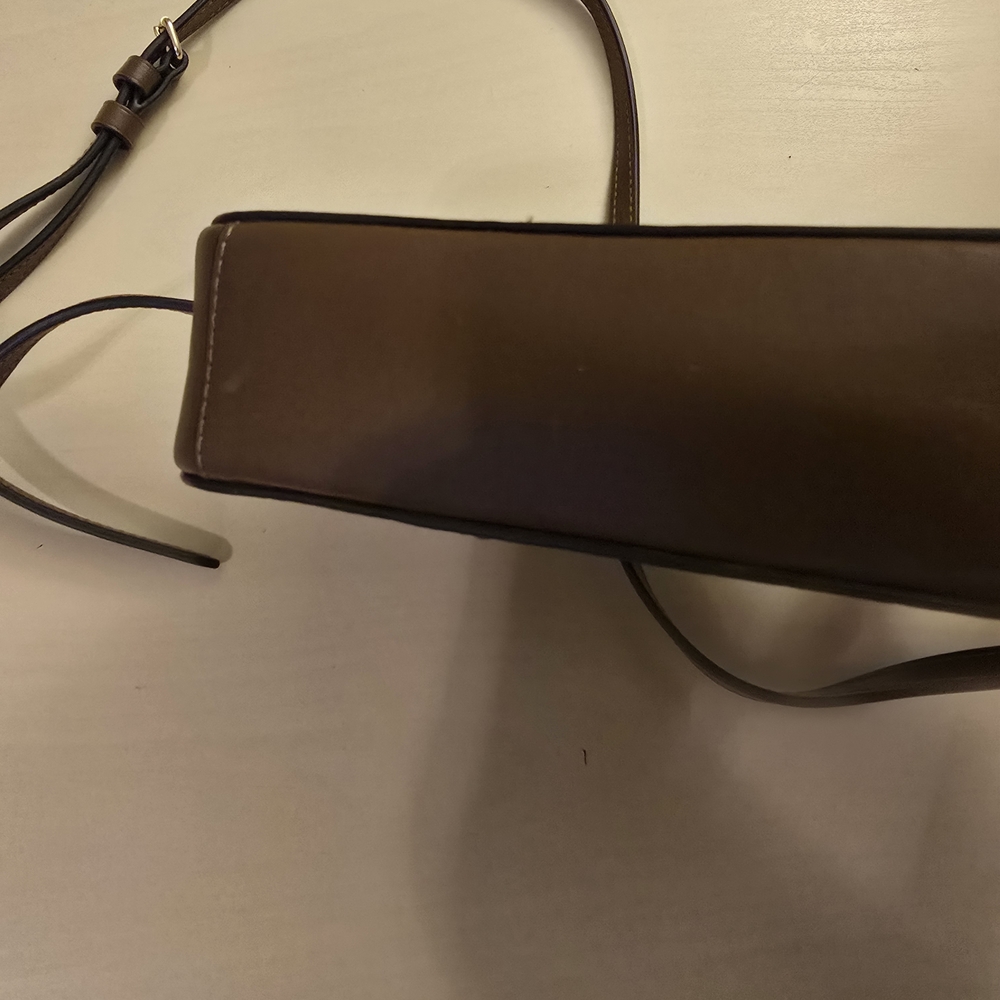 Coach Brown Crossbody Bag with Compact Design - Picture 5 of 5